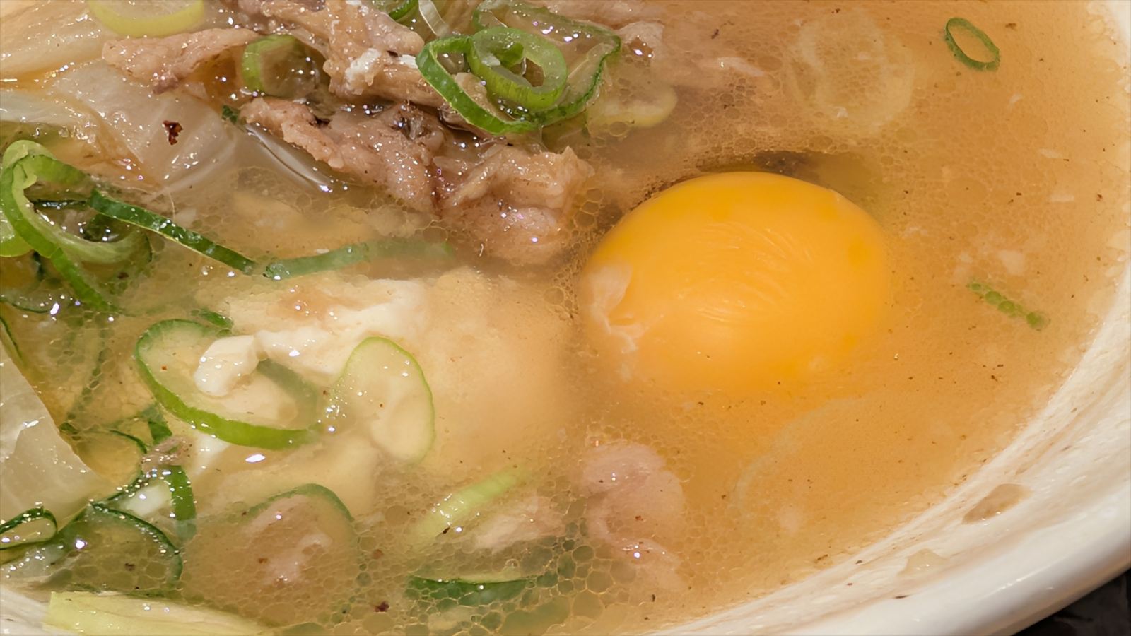生卵は肉吸いに入れるものです